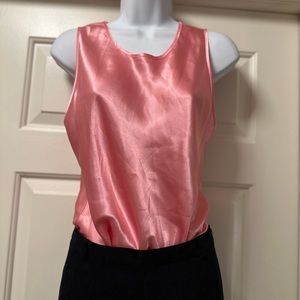 Sleeveless silky pink blouse. Jones New York. Medium